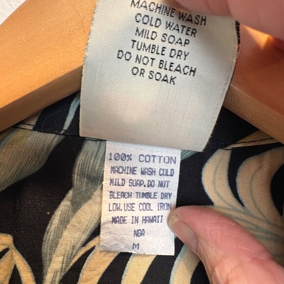 Vintage Hawaiian Togs Men’s Black Floral Short Sleeve Button-Up Shirt Med Top - Picture 3 of 7